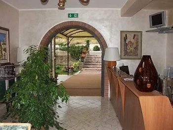& Relais Il Borgonuovo Hotel